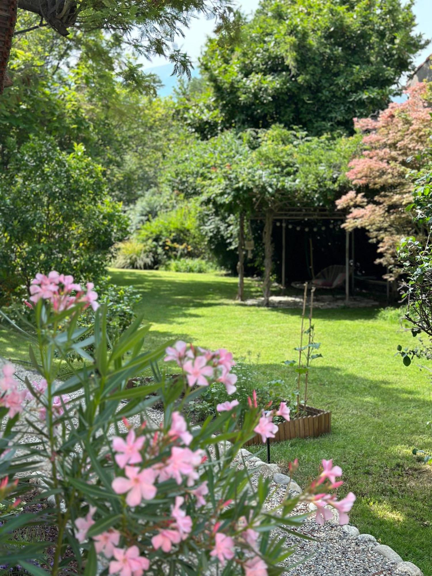 L'Enthousiasme Bed & Breakfast พุราเดส์ ภายนอก รูปภาพ