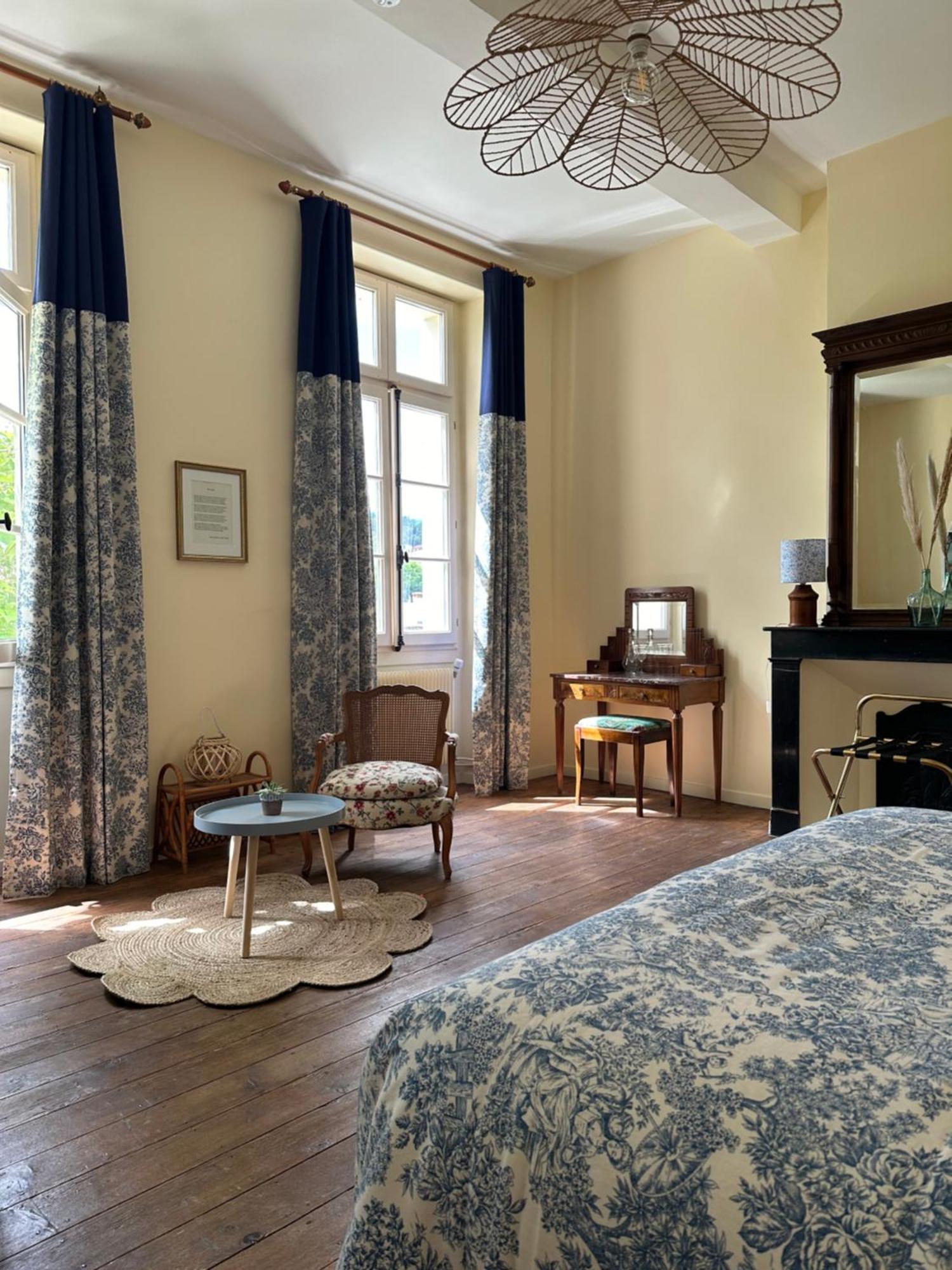 L'Enthousiasme Bed & Breakfast พุราเดส์ ภายนอก รูปภาพ