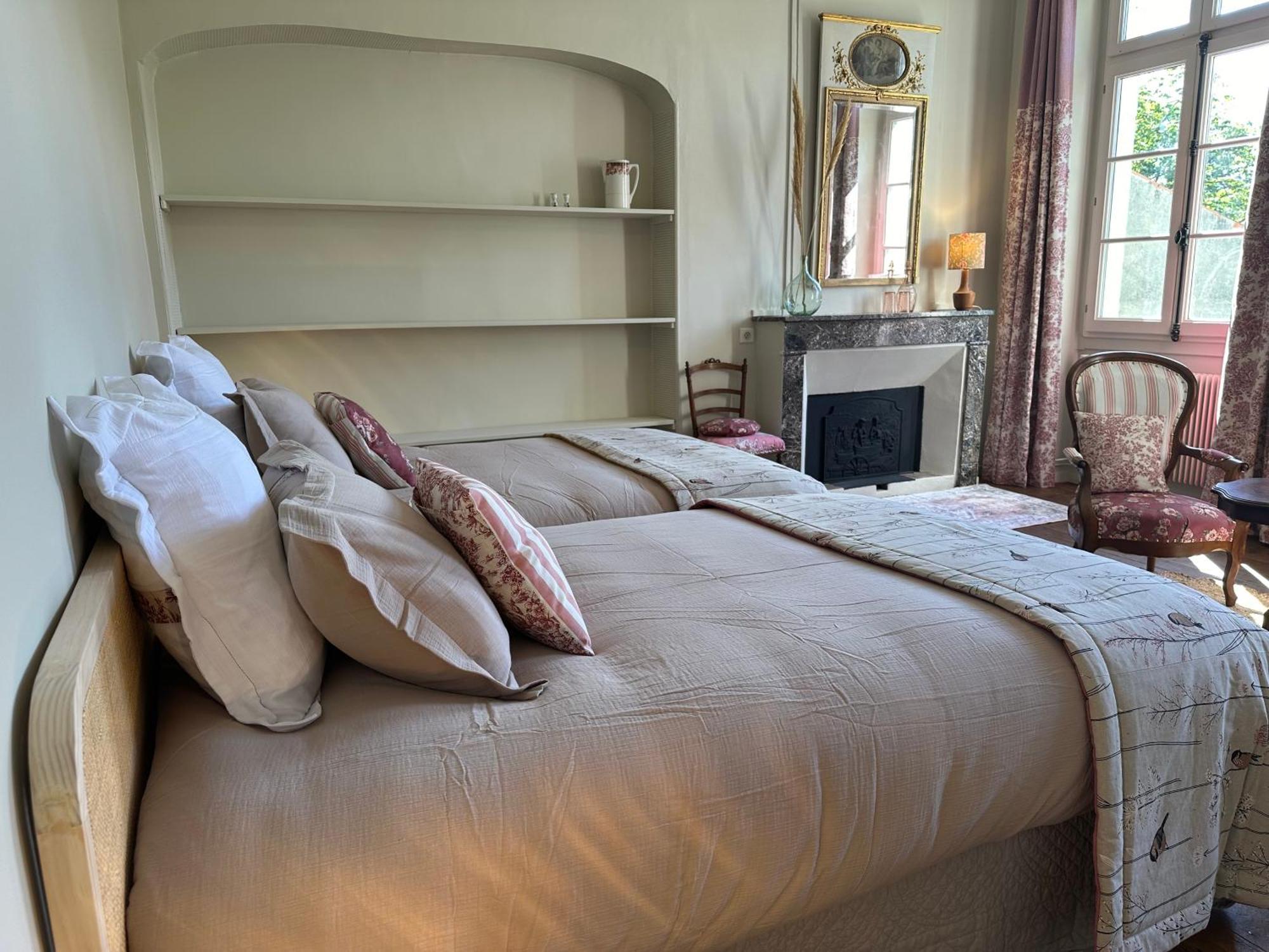 L'Enthousiasme Bed & Breakfast พุราเดส์ ภายนอก รูปภาพ